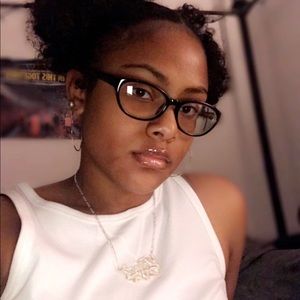 Meet your Posher, Taina